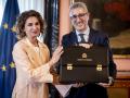 La exministra y líder del PSOE andaluz, María Jesús Montero, y el ministro de Hacienda, Arcadi España