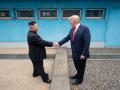 (Foto de ARCHIVO)
Los presidentes de Corea del Sur y Estados Unidos, Kim Jong Un y Donald Trump.

Europa Press/Contacto/SMG
30/6/2019