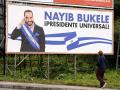 Carteles con la imagen del presidente salvadoreño, Nayib Bukele, ubicados en vallas publicitarias en carreteras cercanas a Oviedo