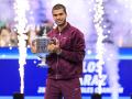 Carlos Alcaraz posa con el US Open 2025