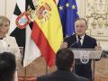La presidenta de la Federación Española de Municipios y Provincias (FEMP) y alcaldesa de Jerez, María José García-Pelayo, que ha visitado Ceuta este martes, acompañada del presidente de la Ciudad Autónoma, Juan Jesús Vivas, durante la rueda de prensa conjunta que han ofrecido. Reduan