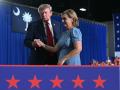 El presidente Donald Trump con la senadora Darline Graham, candidata a la reelección en noviembre
