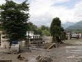 Trishuli Bazar (Nepal), 26/08/2026.-Las aguas de la inundación arrasan Trishuli Bazar