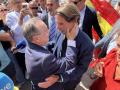 CEUTA, 27/08/2026.- El expresidente del Gobierno y presidente de la Fundación FAES, José María Aznar (d), saluda al presidente de Ceuta, Juan Jesús Vivas, durante su visita a la ciudad de Ceuta, cuatro semanas después de la entrada masiva de miles de inmigrantes desde Marruecos. EFE/Reduan