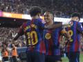 Lamine Yamal (i) celebra con Raphinha su gol en el Barcelona - Rayo Vallecano