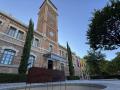Casa Árabe mantiene este martes cerrado el edificio de las Escuelas Aguirre, en la madrileña calle de Alcalá, mientras sus empleados teletrabajan, en la fecha fijada por el Ayuntamiento de Madrid para que la institución desaloje el inmueble municipal que ocupa desde hace dos décadas.