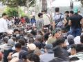 Cientos de inmigrantes esperan para ser registrados en Ceuta un mes después de la invasión