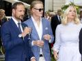 El Rey Haakon, Marius Borg y su madre, la Reina Mette-Marit