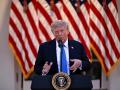 El presidente estadounidense Donald Trump pronuncia un discurso durante una cena en el Jardín de las Rosas de la Casa Blanca en Washington, D.C
