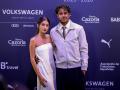 El delantero del FC Barcelona Lamine Yamal y su novia Inés García posan para los medios a su llegada a la Gala anual de entrega de los Premios de la Asociación de Futbolistas Españoles (AFE)
