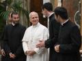 El Santo Padre, ayer jueves, con seminaristas de Apulia