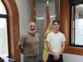 El príncipe Simeón de visita en el Mando de Operaciones Especiales junto al Comandante Terencio Pérez veterano Boina Verde - Cedida
