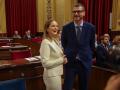 La presidenta del Govern, Marga Prohens, junto al portavoz del PP, Sebastià Sagrera, en el Parlament.