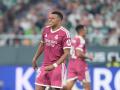 Kylian Mbappé se lamenta tras fallar un penalti ante el Betis
