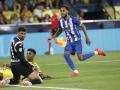 VILA-REAL (CASTELLÓN), 05/09/2026.- El jugador del Deportivo de A Coruña Pierre-Emerick Aubameyang remata para marcar gol durante el partido de la jornada 4 de LaLiga entre el Villarreal y el Deportivo de A Coruña, este sábado en Vila-real (Castellón). EFE/ Kai Forsterling