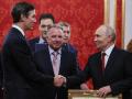 MOSCOW (Russian Federation), 05/09/2026.- Russian President Vladimir Putin (R) welcomes Trump's son-in-law Jared Kushner (L) and US Presidential Envoy Steve Witkoff (C) during their meeting at the Kremlin in Moscow, Russia, 05 September 2026. (Rusia, Ucrania, Moscú) EFE/EPA/MIKHAIL METZEL / SPUTNIK / KREMLIN / POOL MANDATORY CREDIT