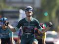 Wout van Aert celebra el triunfo en la meta de Córdoba