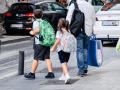 Varios niños de camino a la escuela, a 7 de septiembre de 2026, en Madrid