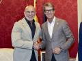 El presidente del Gobierno de La Rioja, Gonzalo Capellán, recibe al seleccionador nacional de fútbol y vigente campeón del mundo, Luis de la Fuente.