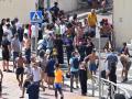 Varios migrantes celebran haber cruzado la frontera, a 30 de julio de 2026, en Ceuta (España). Centenares de personas de origen magrebí han cruzado a lo largo de la mañana de hoy a Ceuta desde Marruecos, a nado y por el espigón, y una multitud está esperando al otro lado de la frontera para poder entrar en la ciudad autónoma de la misma manera. En la última semana lo han hecho ya más de 2.000 migrantes.

Europa Press / Europa Press
30/7/2026