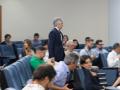 El ministro del Interior, Fernando Grande-Marlaska, rodeado de periodistas en una rueda de prensa