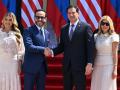 El presidente de Colombia Abelardo de la Espriella saluda al Secretario de Estado de EE.UU. en Barranquilla