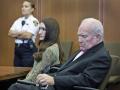 Lindsay Clancy y su abogado Kevin Reddington escuchan mientras el juez declara nulo el juicio al concluir el juicio por asesinato de Clancy en el Tribunal Superior del Condado de Plymouth en Plymouth, Massachusetts,