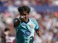 Lamine Yamal celebra tras anotar uno de sus dos goles ante el Levante