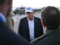 El presidente estadounidense Donald Trump habla con los medios de comunicación antes de abordar el Air Force One para partir del aeropuerto de Shannon, en el oeste de Irlanda