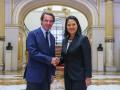Keiko Fujimori junto al expresidente del gobierno de España, José María Aznar