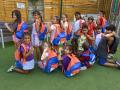 Niños y niñas usuarios de CaixaProinfancia posan con su nuevo material escolar