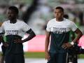 Mabappé y Vinicus se malponen la camiseta en apoyo a Ceuta