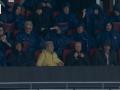 Laporta lució un chubasquero amarillo para hacer frente a la lluvia en el partido frente al Racing de Santander