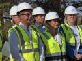 De izquierda a derecha, Rafael Triguero, Isabel Rodríguez y Leire Iglesias en las obras de Ca n'Escandell.