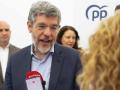 Imagen de archivo del vicesecretario de Economía del PP, Alberto Nadal, atendiendo a los medios