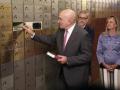 Reconocimiento a una de las grandes figuras de la cultura vallisoletana: Narciso Alonso-Cortés, en el marco de las actividades conmemorativas por el 150 aniversario de su nacimiento. Su legado será depositado en la Caja de las Letras del Instituto Cervantes. El alcalde de Valladolid, Jesús Julio Carnero, participa en el acto.