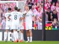Los jugadores del Real Madrid se lamentan por la expulsión a Dean Huijsen