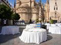 Imagen de los preparativos en la plaza Virgen de los Reyes de Sevilla para la celebración de la cena