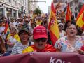 Esta marcha, que ha convocado Sociedad Civil Española (SCE), entidad que aglutina a más de 150 asociaciones civiles, arrancó en la Plaza de Cibeles de Madrid y el recorrido fue por la calle Alcalá, Gran Vía, Princesa para concluir en el Arco de la Victoria, en Moncloa.