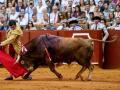 Morante de la Puebla, con el primero de su lote en la última corrida de la Feria de San Miguel de Sevilla