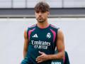 Raúl Asencio, en un entrenamiento con el Real Madrid