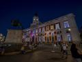 La Real Casa de Correos iluminada con los colores de la bandera de Ceuta