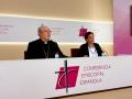 Monseñor César García Magán, junto a la nueva directora de la Oficina de Información de la CEE