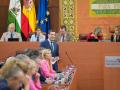 El presidente de la Junta de Andalucía, Juanma Moreno, interviene en el pleno del Parlamento andaluz