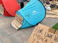 Algunas de las tiendas de campaña instaladas en la acampada de plaza de España, en Palma.