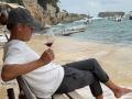 Marcos Llorente se toma una copa de vino frente al mar
