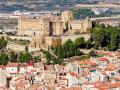 Vista del monumental castillo-convento de Alcañiz (Teruel)