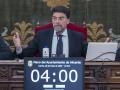 El alcalde de Alicante, Luis Barcala, durante un pleno municipal