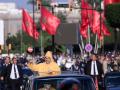 El Rey Mohamed VI de Marruecos llegando a la sesión inaugural del parlamento recién elegido en el edificio del Parlamento en Rabat.