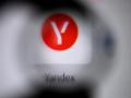 El logotipo del motor de búsqueda ruso Yandex en la pantalla de un portátil